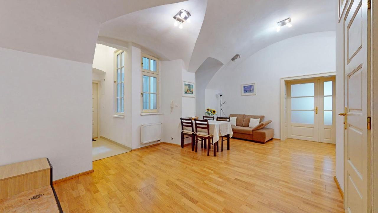 Central Apartmany Biela Street Братислава Экстерьер фото
