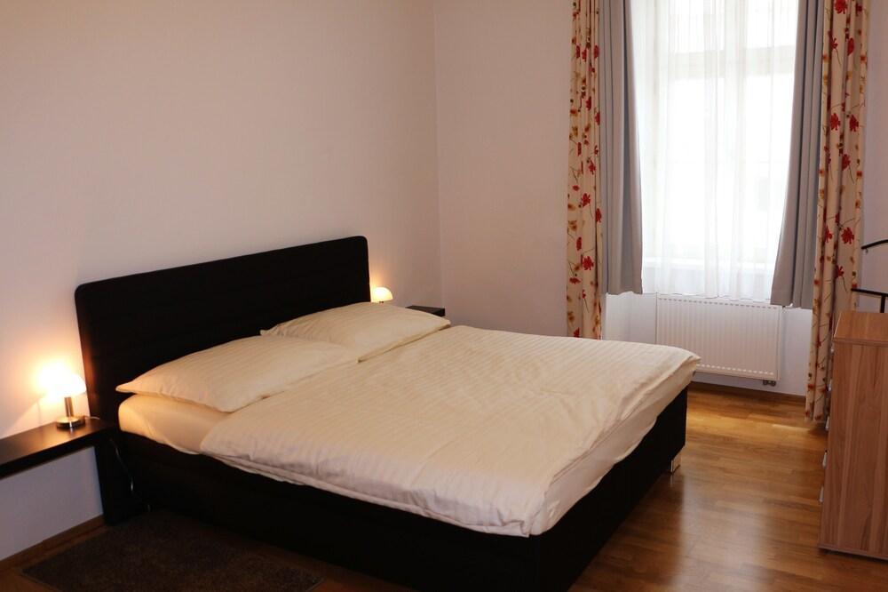 Central Apartmany Biela Street Братислава Экстерьер фото