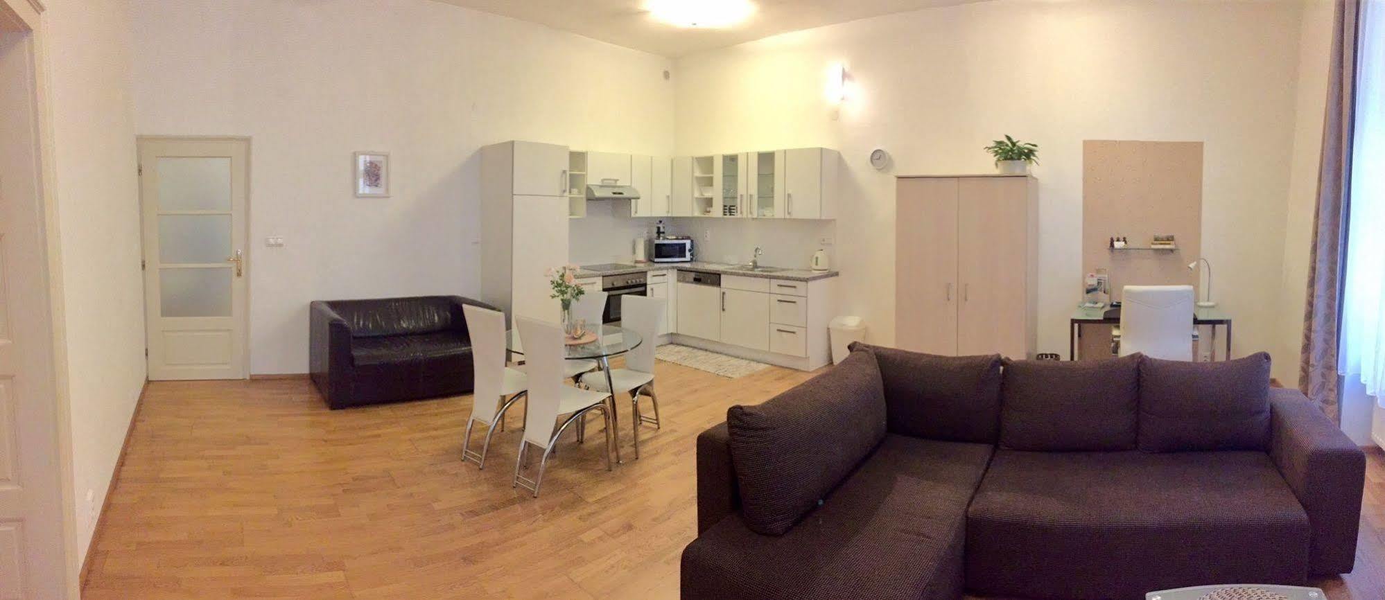 Central Apartmany Biela Street Братислава Экстерьер фото