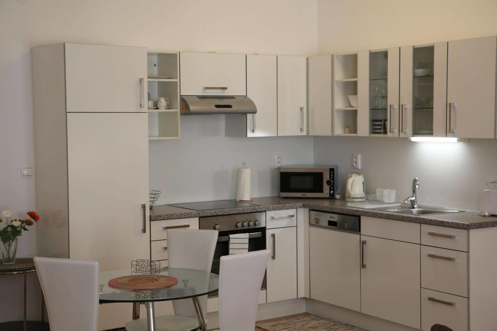 Central Apartmany Biela Street Братислава Экстерьер фото